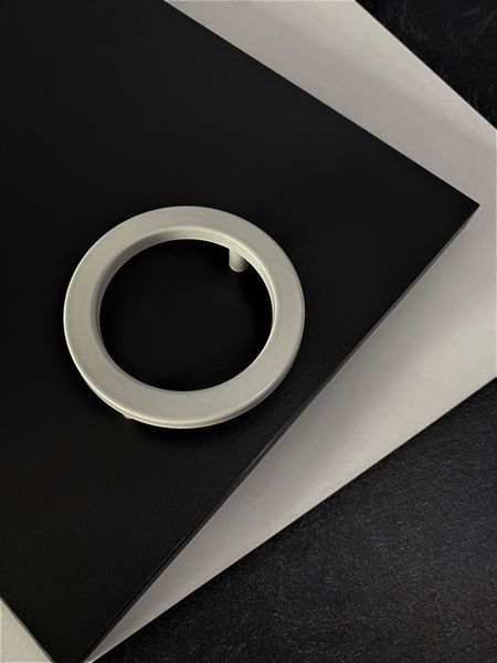 Круглая белая ручка для мебели Circle 64 мм между винтами FX-085-64-07 фото